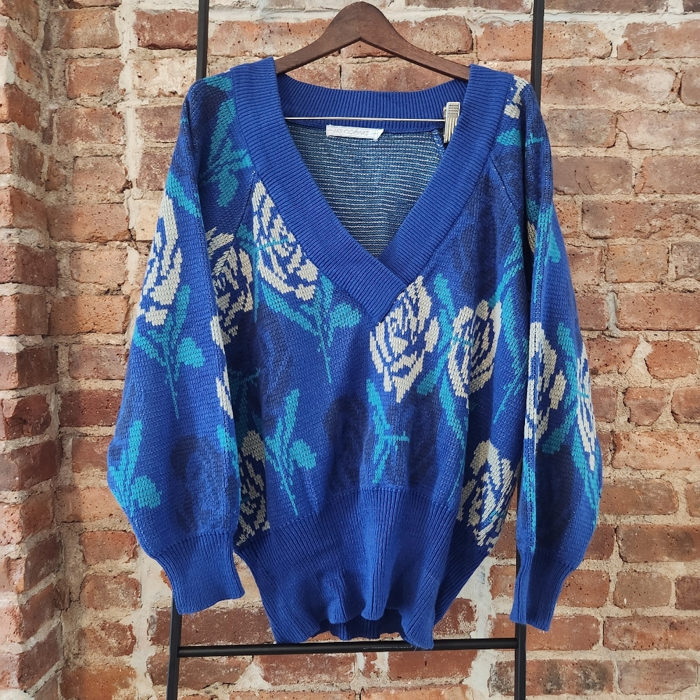 Vintage v-neck sweater, blue floral print